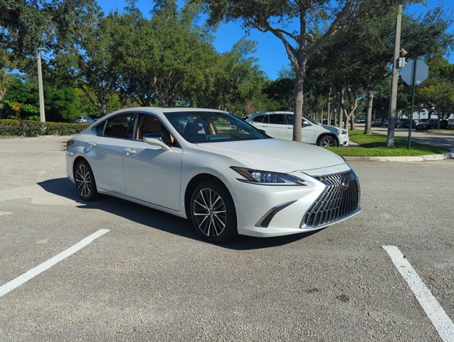 2023 Lexus ES 350 photo 3