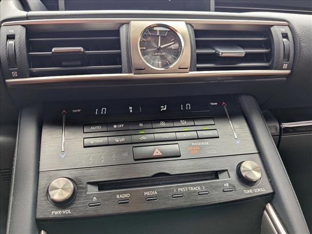 2018 Lexus IS 300 photo 4