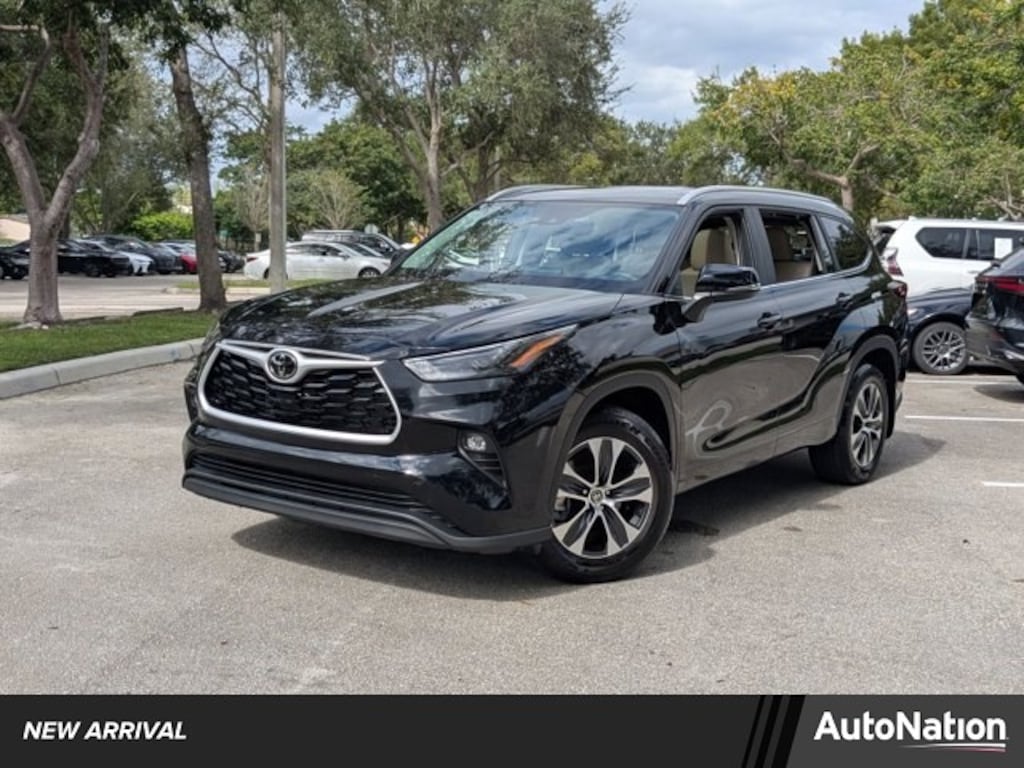 Used 2025 Toyota Highlander XLE SUV