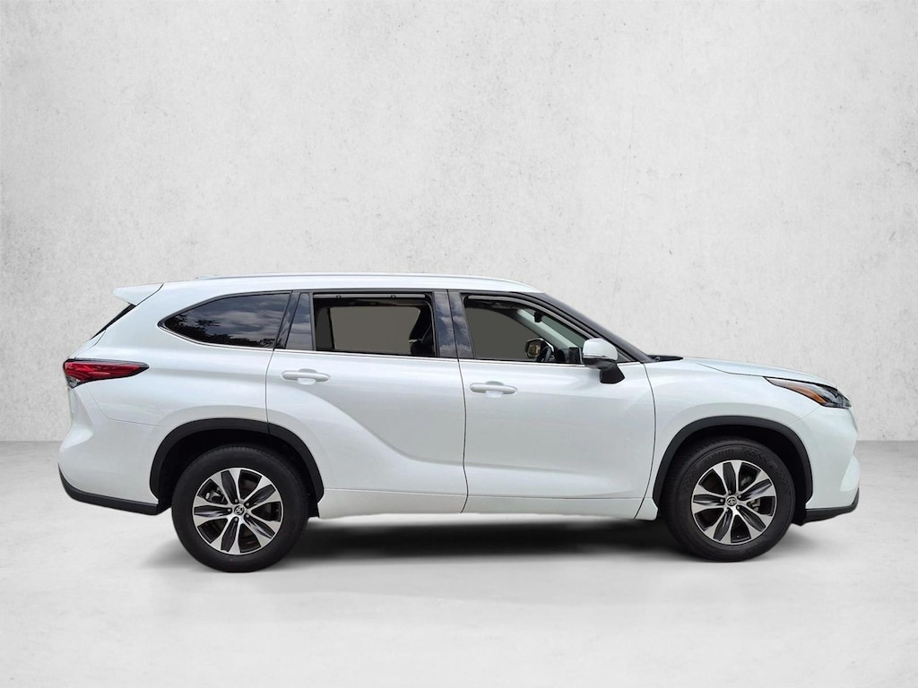 Used 2022 Toyota Highlander Hybrid XLE SUV