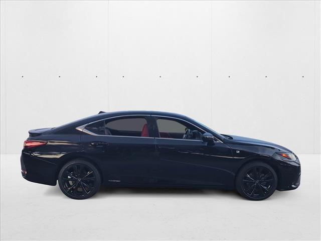 2022 Lexus ES 300h F SPORT photo 4