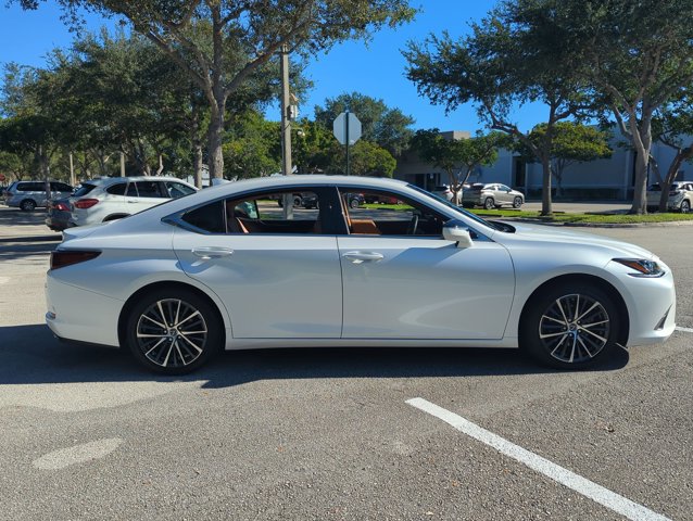 2023 Lexus ES 350 photo 4