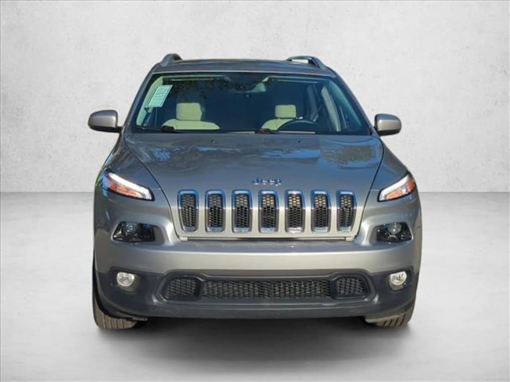 Used 2017 Jeep Cherokee Latitude FWD SUV