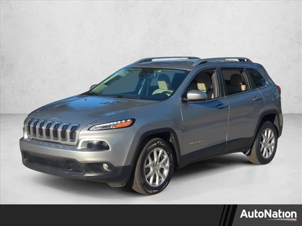 Used 2017 Jeep Cherokee Latitude FWD SUV