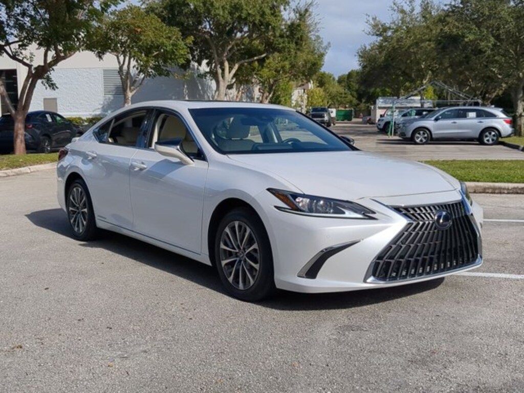 Certified 2022 Lexus ES 300h Sedan