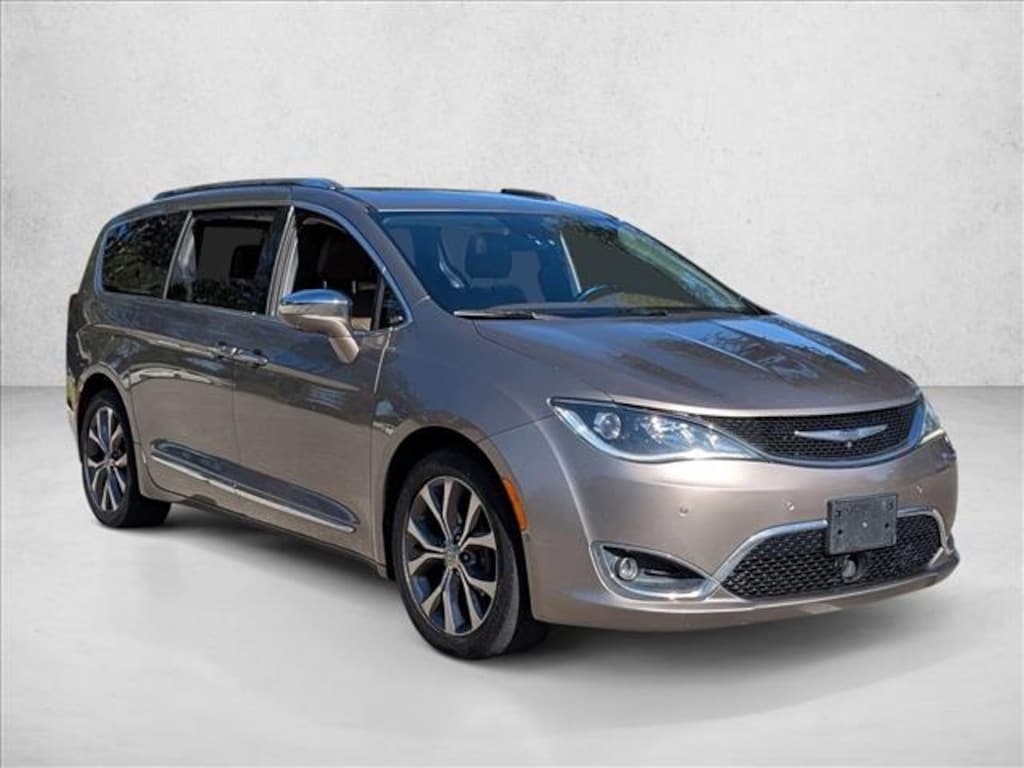 Used 2017 Chrysler Pacifica Limited Van