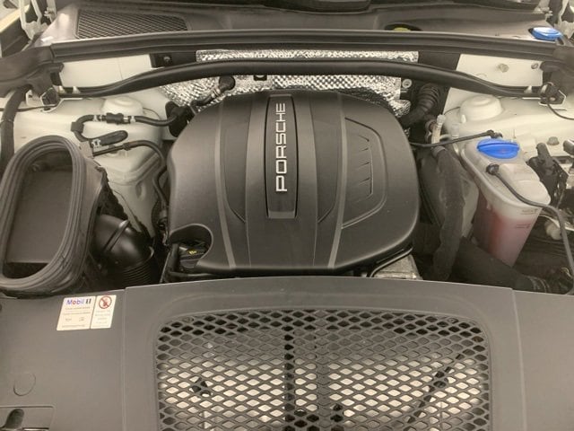 Used 2018 Porsche Macan Sport Edition with VIN WP1AA2A58JLB22367 for sale in Peoria, IL