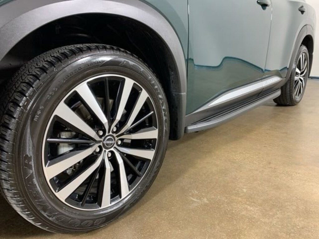 Used 2025 Nissan Pathfinder Platinum