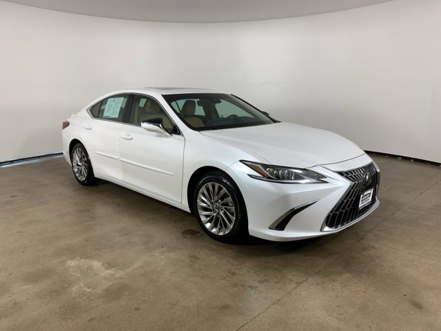 2023 Lexus ES 300h Luxury photo 4