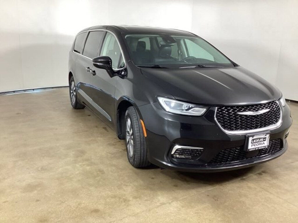 Used 2024 Chrysler Pacifica Hybrid Select