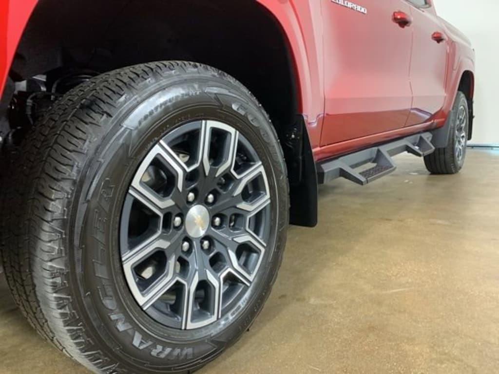 Used 2024 Chevrolet Colorado 4WD LT