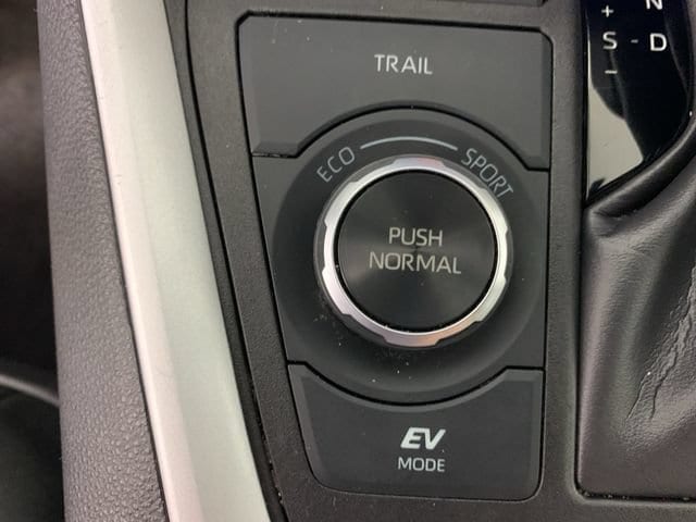 2024 Toyota RAV4 XLE - Photo 26
