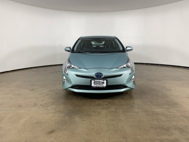 2016 Toyota Prius Four Touring photo 3