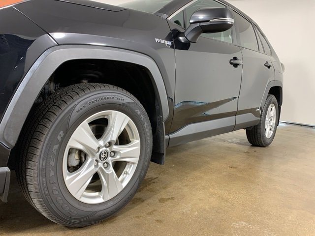 2021 Toyota RAV4 Hybrid LE photo 2
