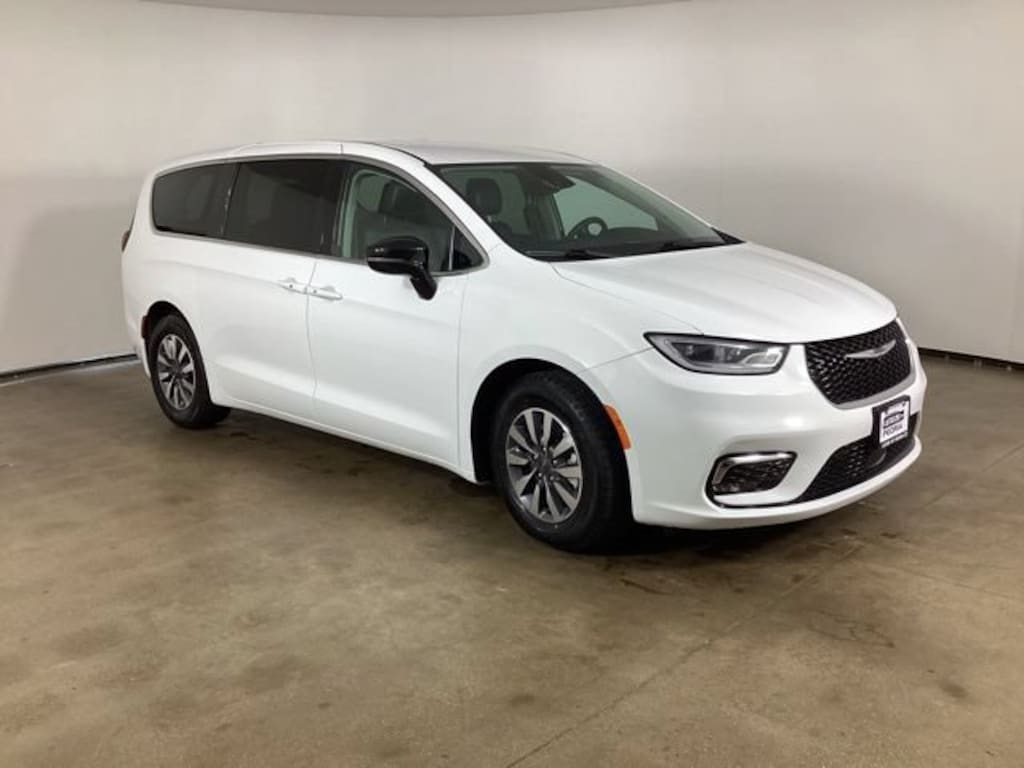 Used 2024 Chrysler Pacifica Hybrid Select