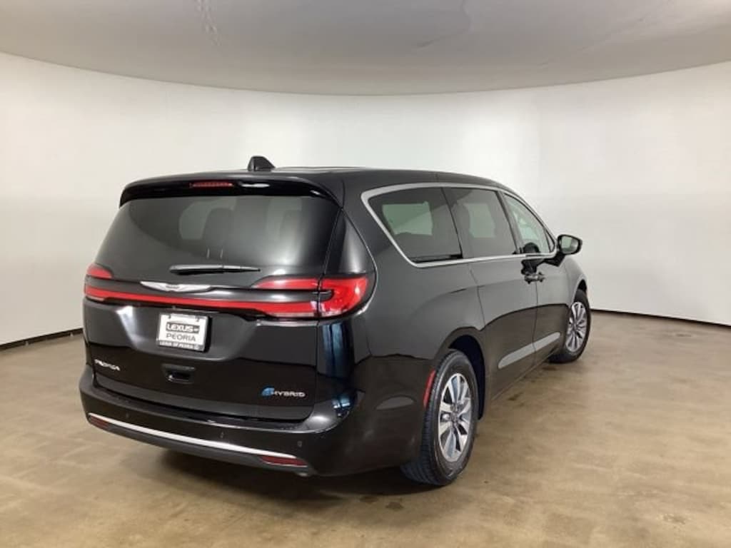 Used 2024 Chrysler Pacifica Hybrid Select
