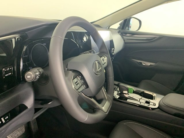 2025 Lexus NX 350h photo 3