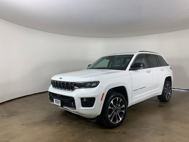 2023 Jeep Grand Cherokee Overland photo 2