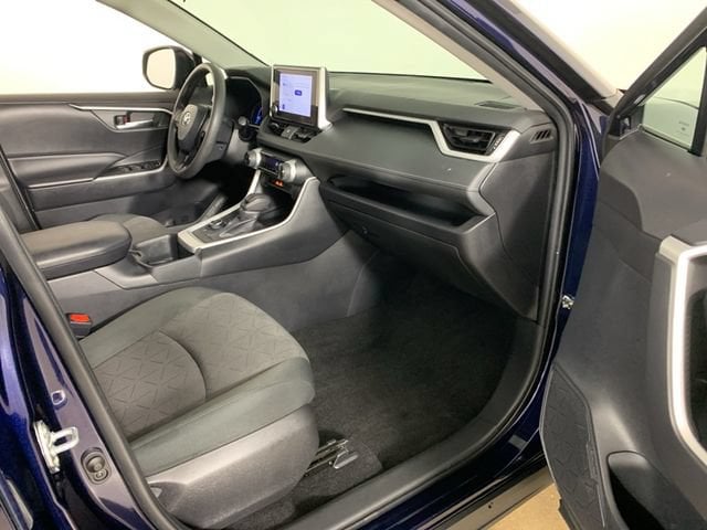 2024 Toyota RAV4 XLE - Photo 37