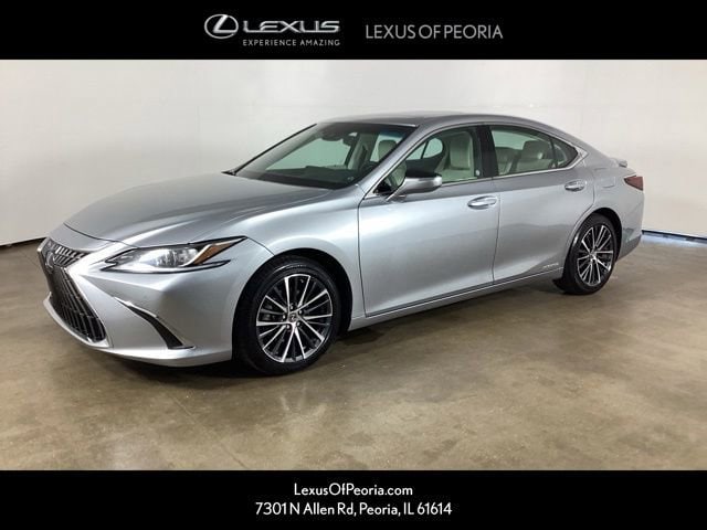2022 Lexus ES 300h 300h's photo