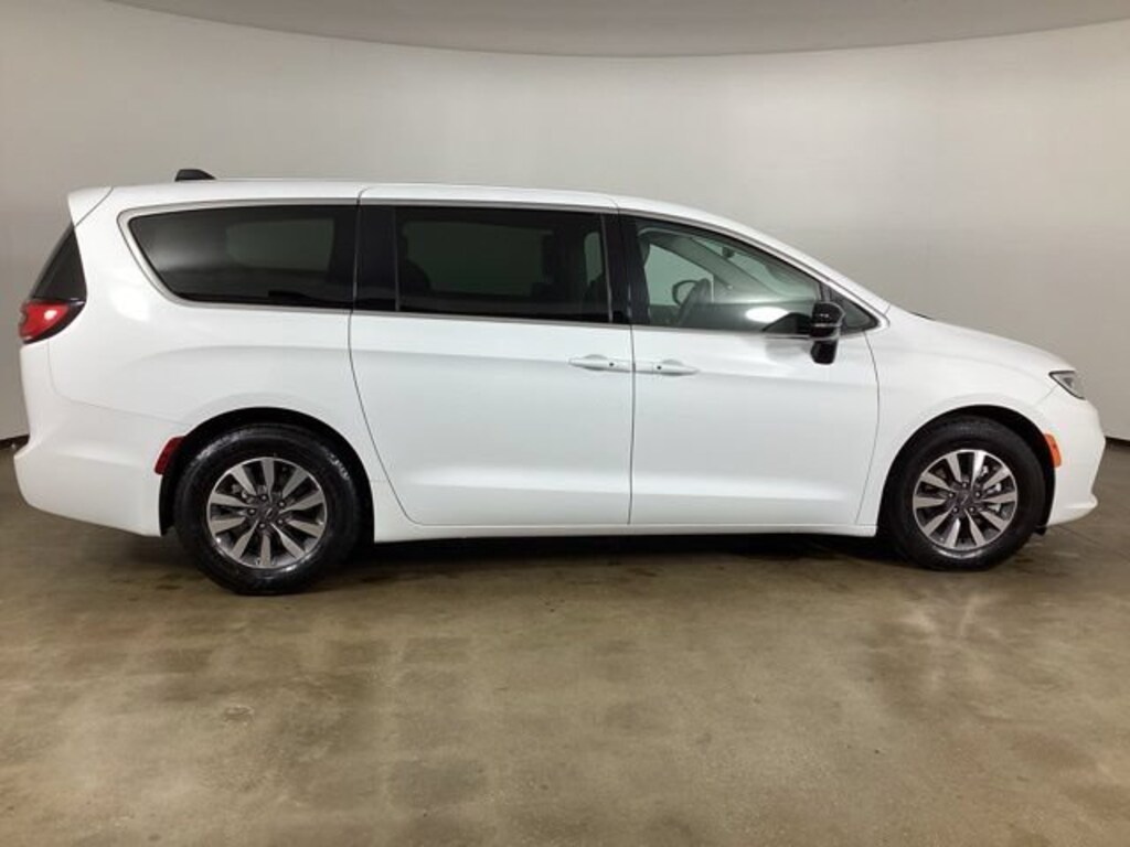 Used 2024 Chrysler Pacifica Hybrid Select