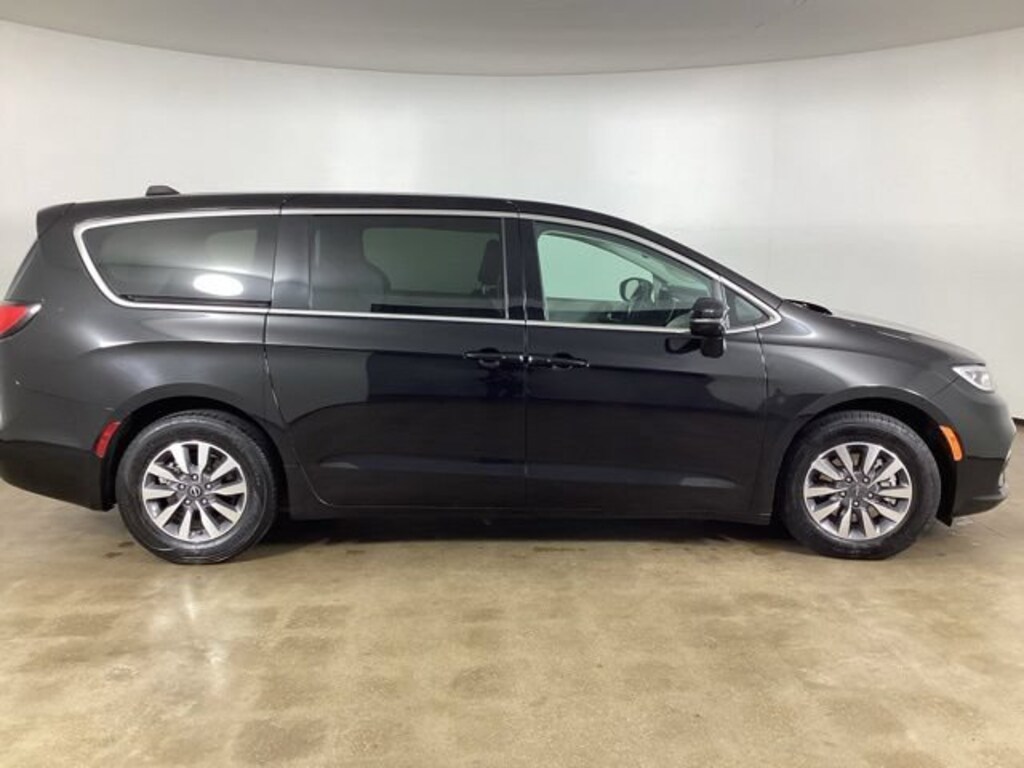 Used 2024 Chrysler Pacifica Hybrid Select