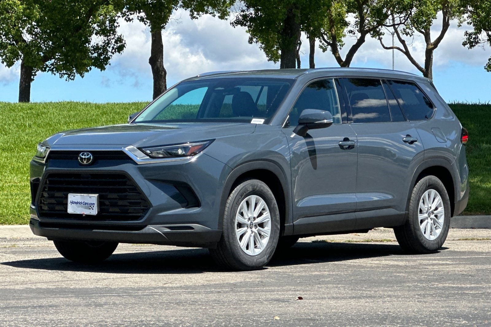 2024 Toyota Grand Highlander XLE photo 3
