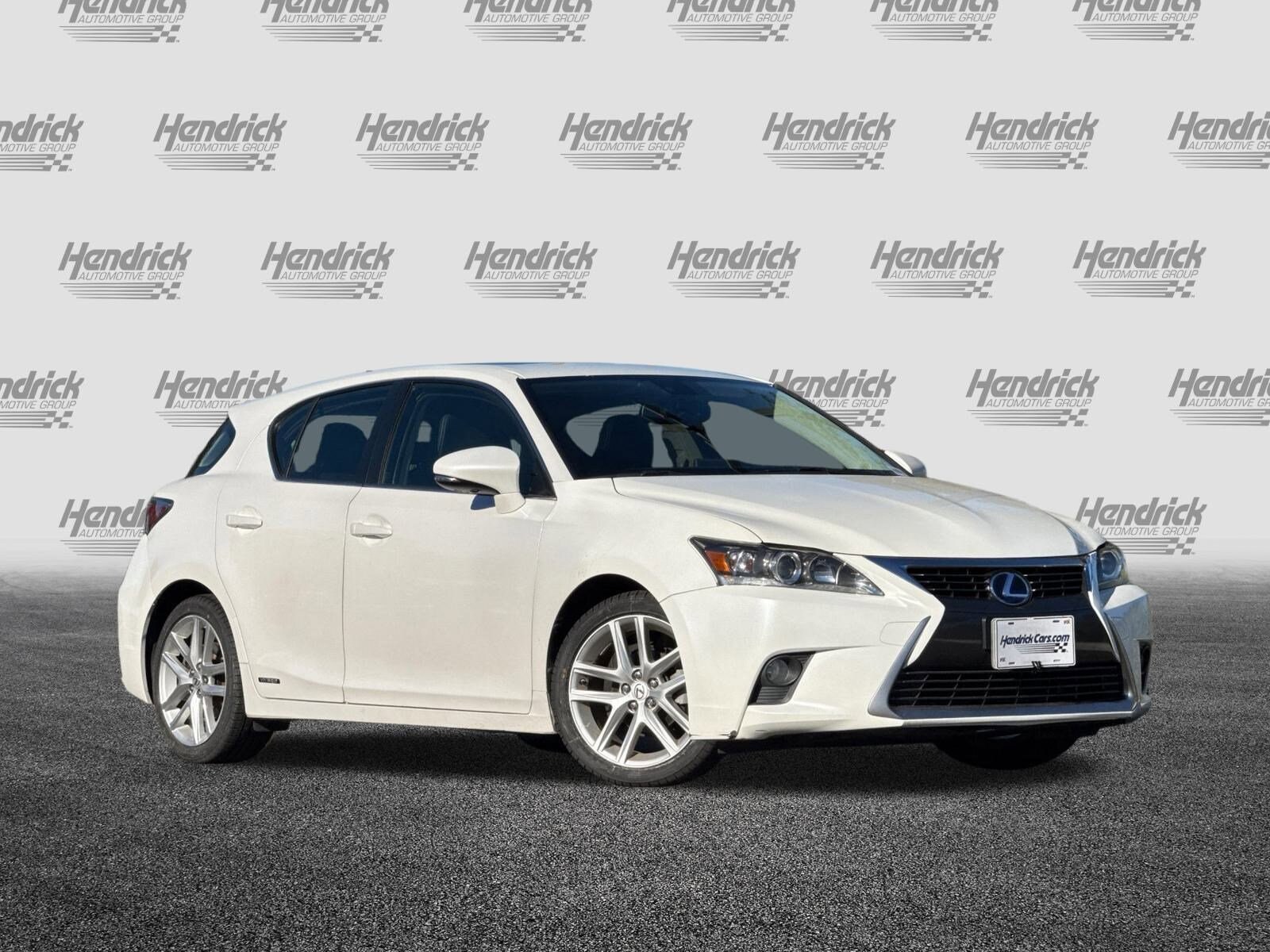 2015 Lexus CT 200h photo 2