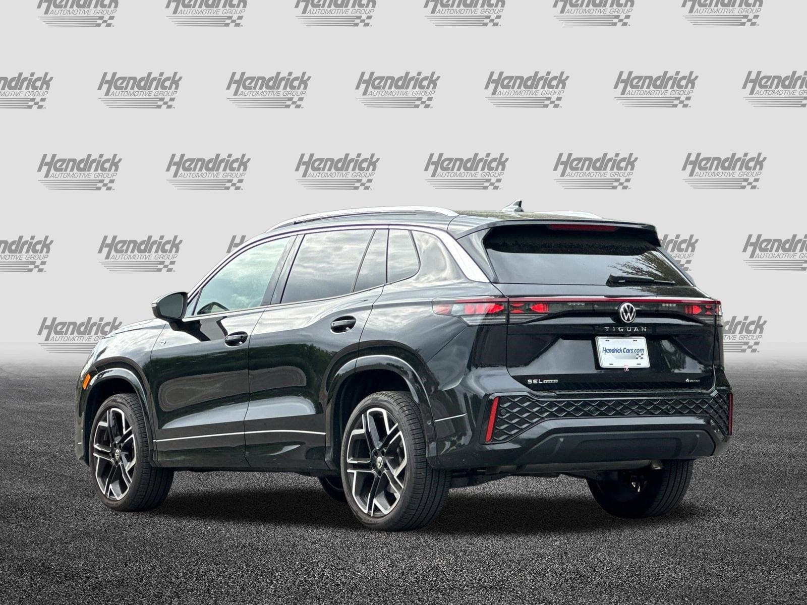 2026 Volkswagen Tiguan SEL R-Line Turbo photo 5