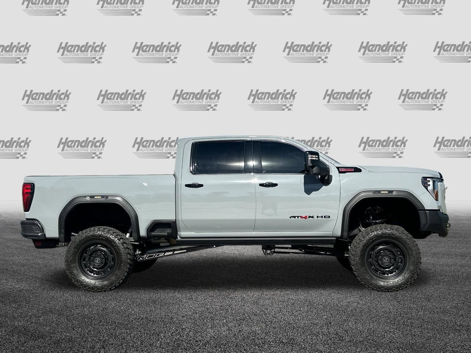 2024 GMC Sierra 2500HD AT4X photo 2
