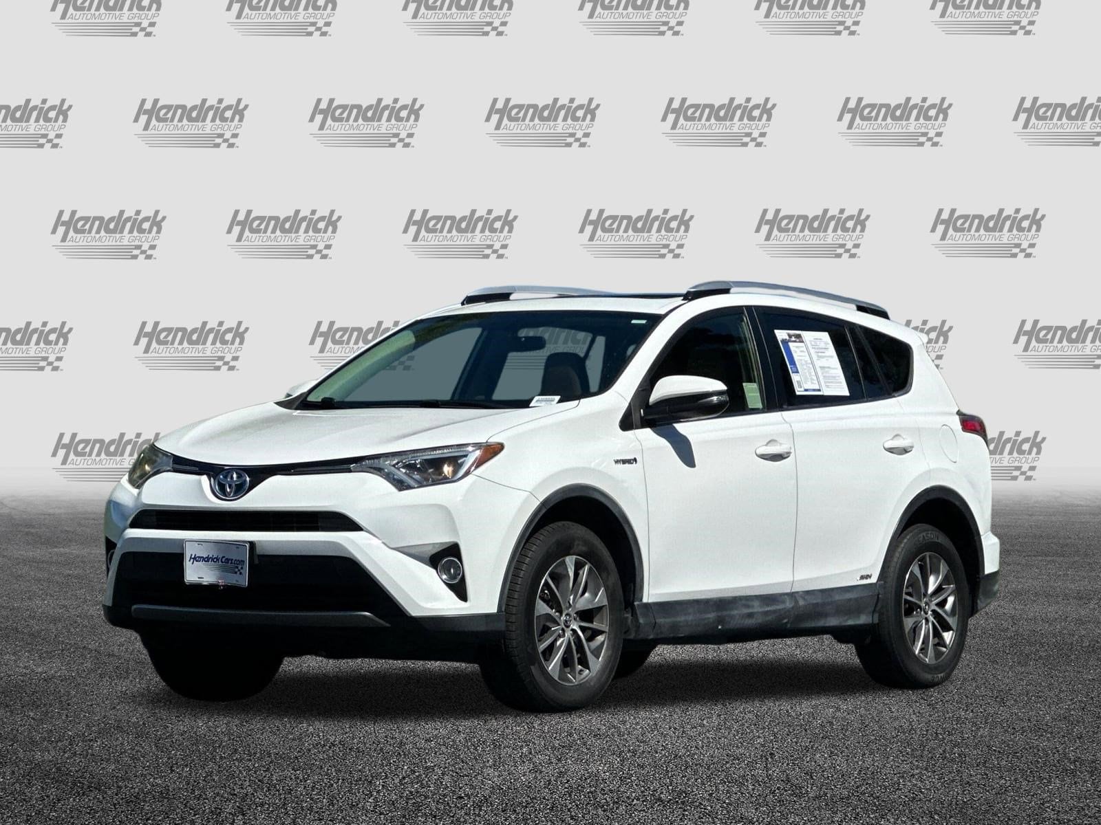 2016 Toyota RAV4 Hybrid XLE photo 3