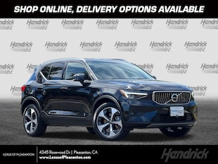 2025 Volvo XC40 Plus Bright Theme SUV