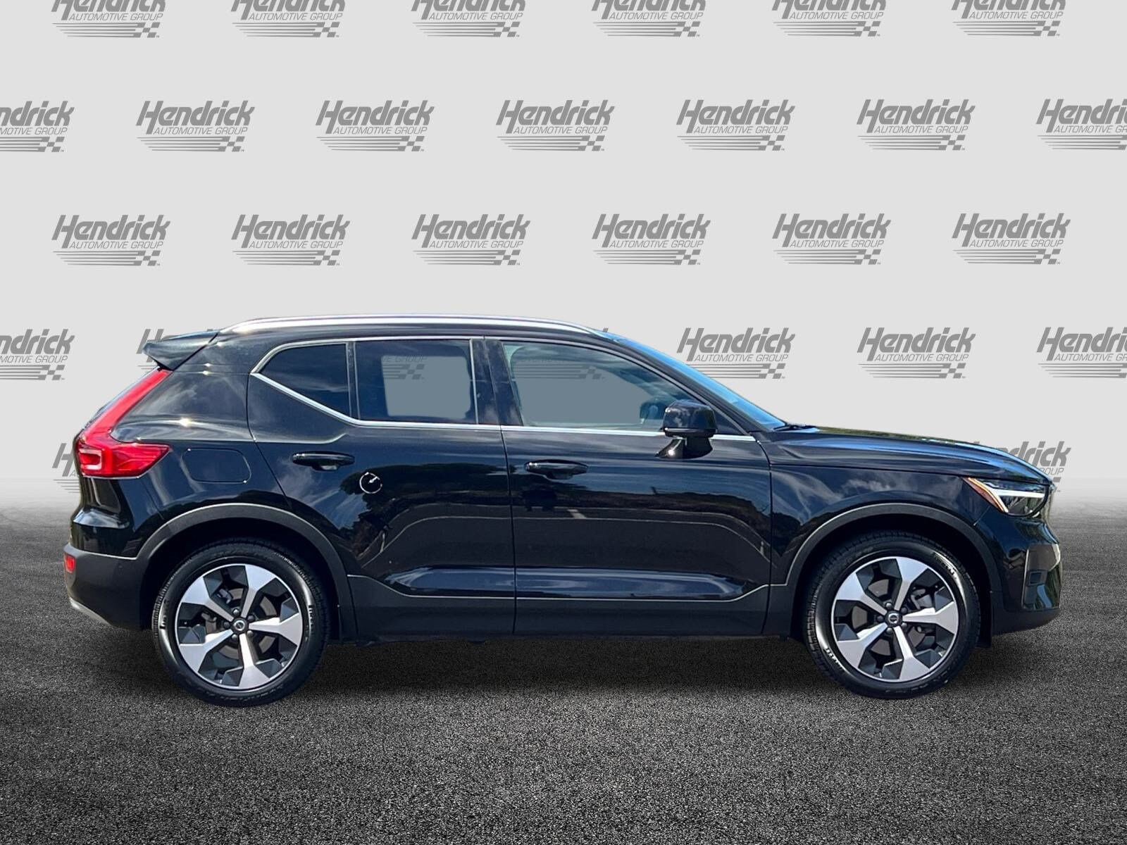 2025 Volvo XC40 Plus photo 3