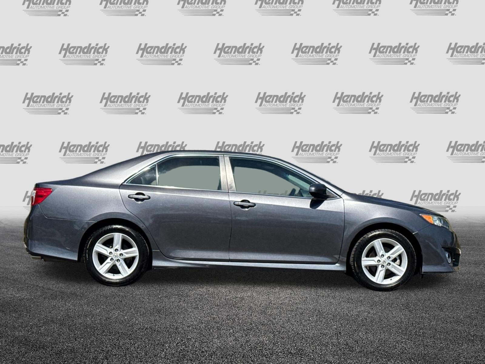 2012 Toyota Camry SE photo 2