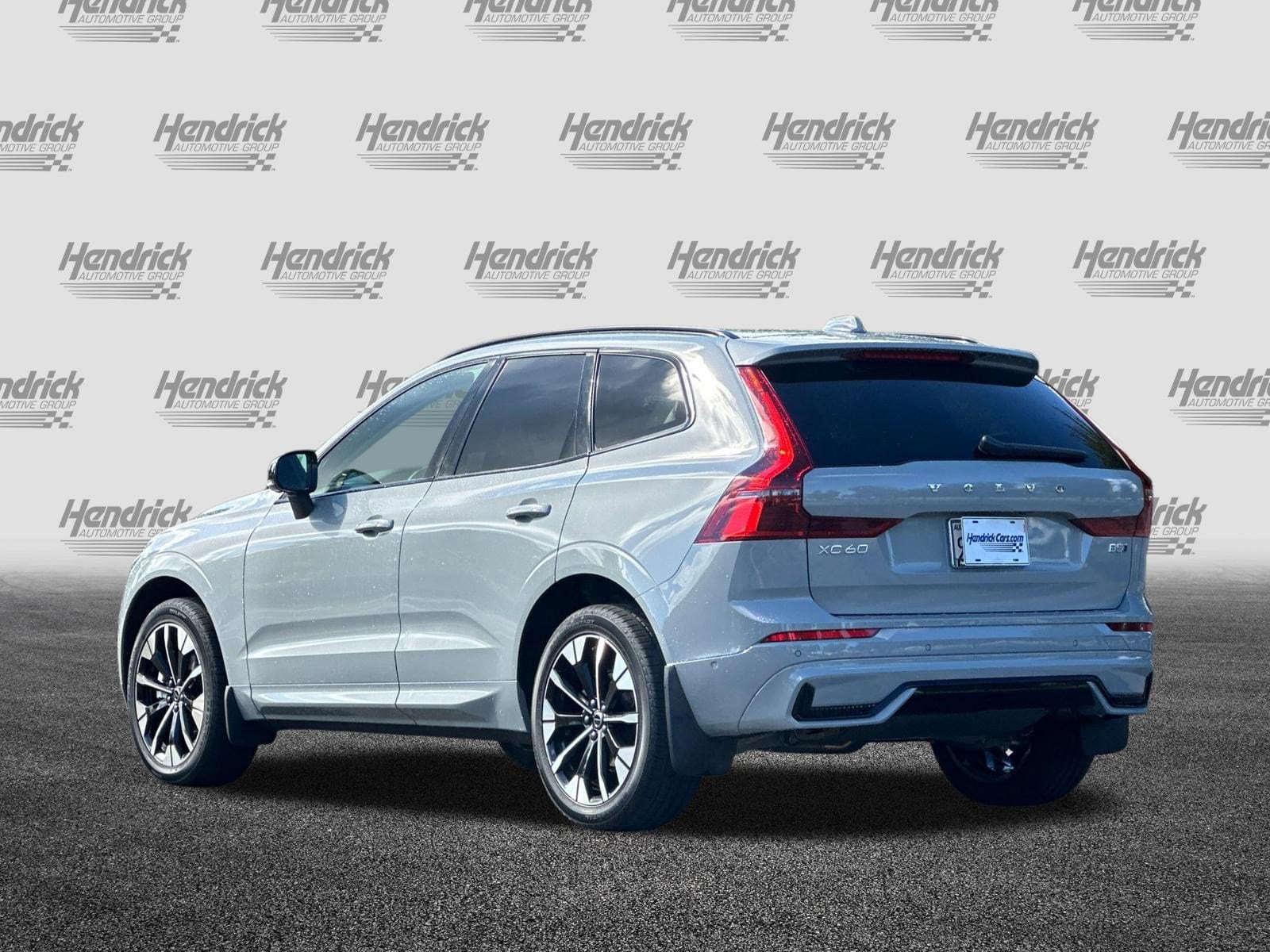 2026 Volvo XC60 Plus photo 5