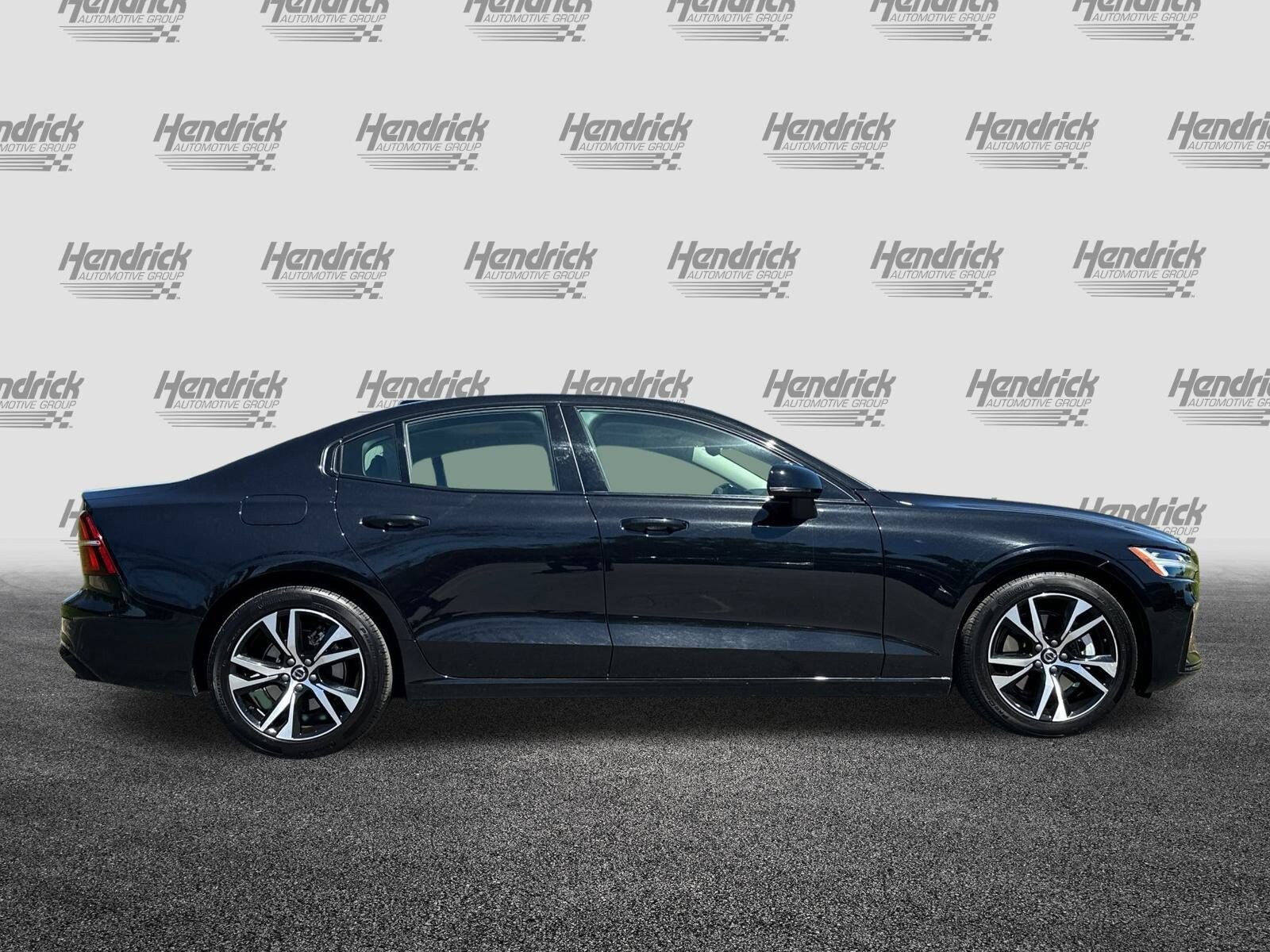2025 Volvo S60 Core photo 2