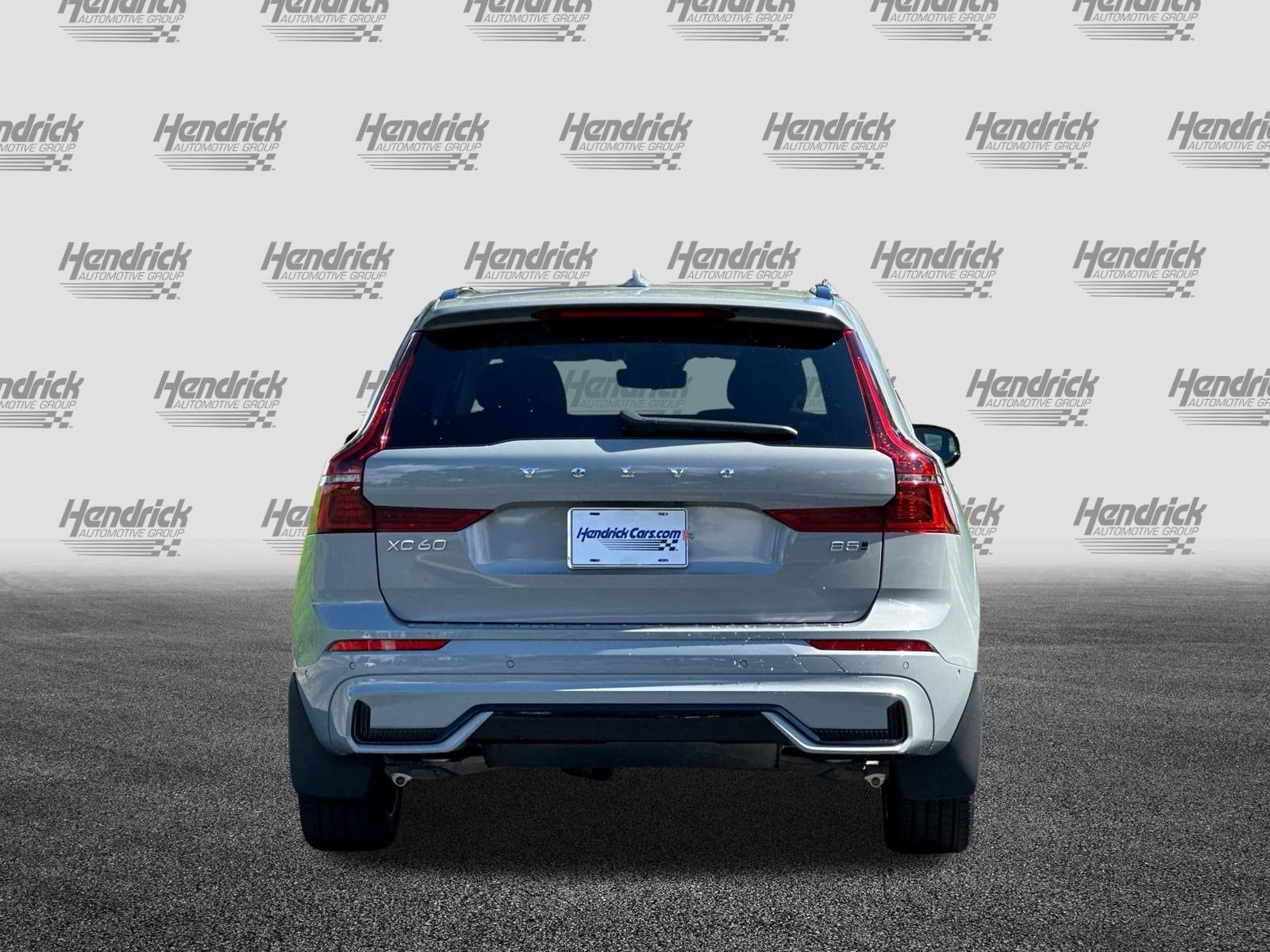 2026 Volvo XC60 Plus photo 4