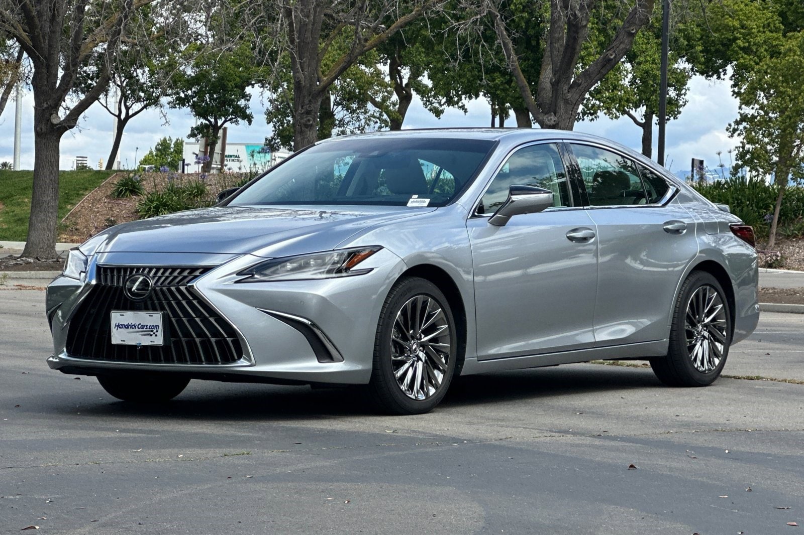 2024 LEXUS ES 300h 300h Luxury photo 3