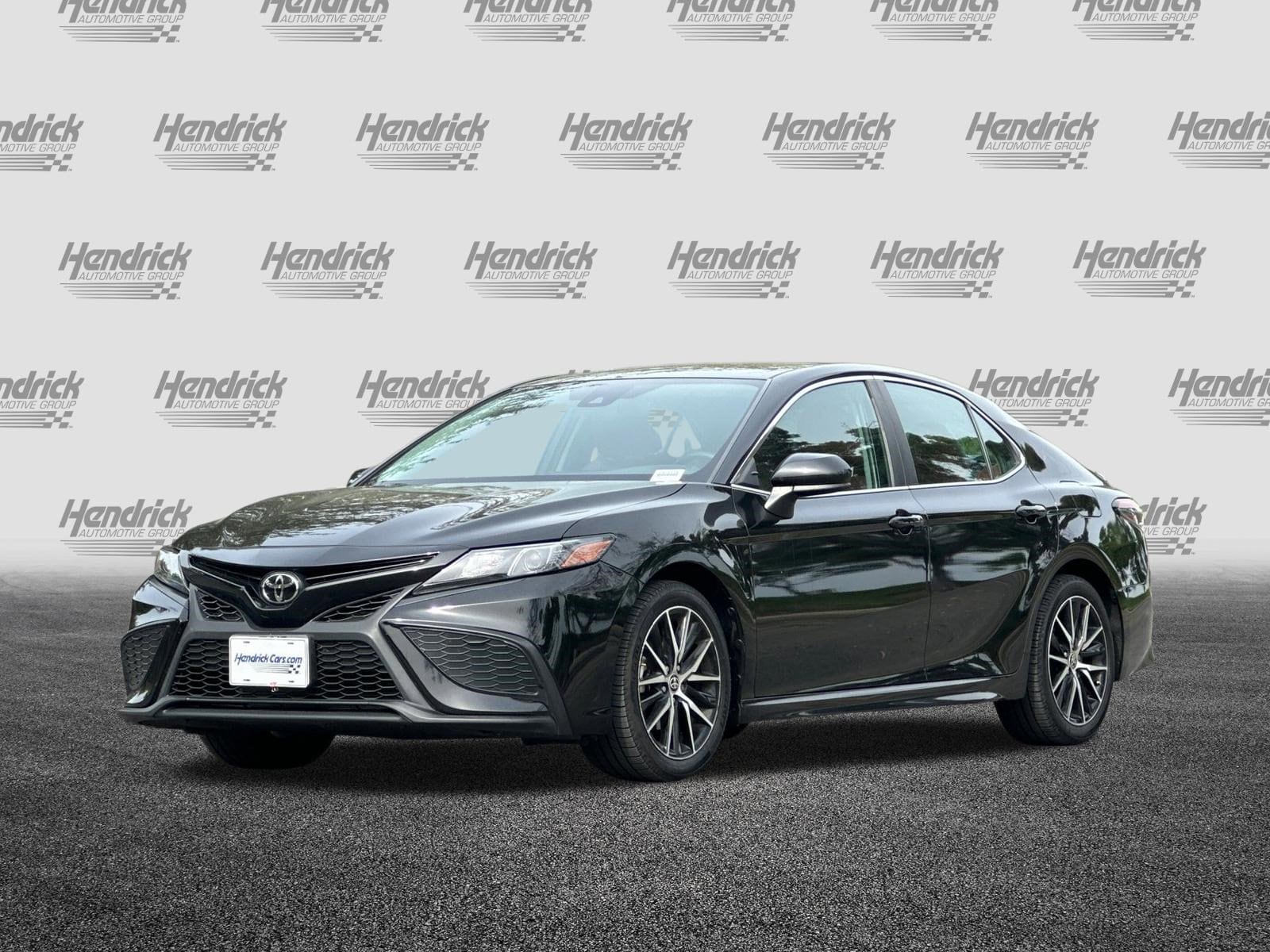 2021 Toyota Camry SE photo 3