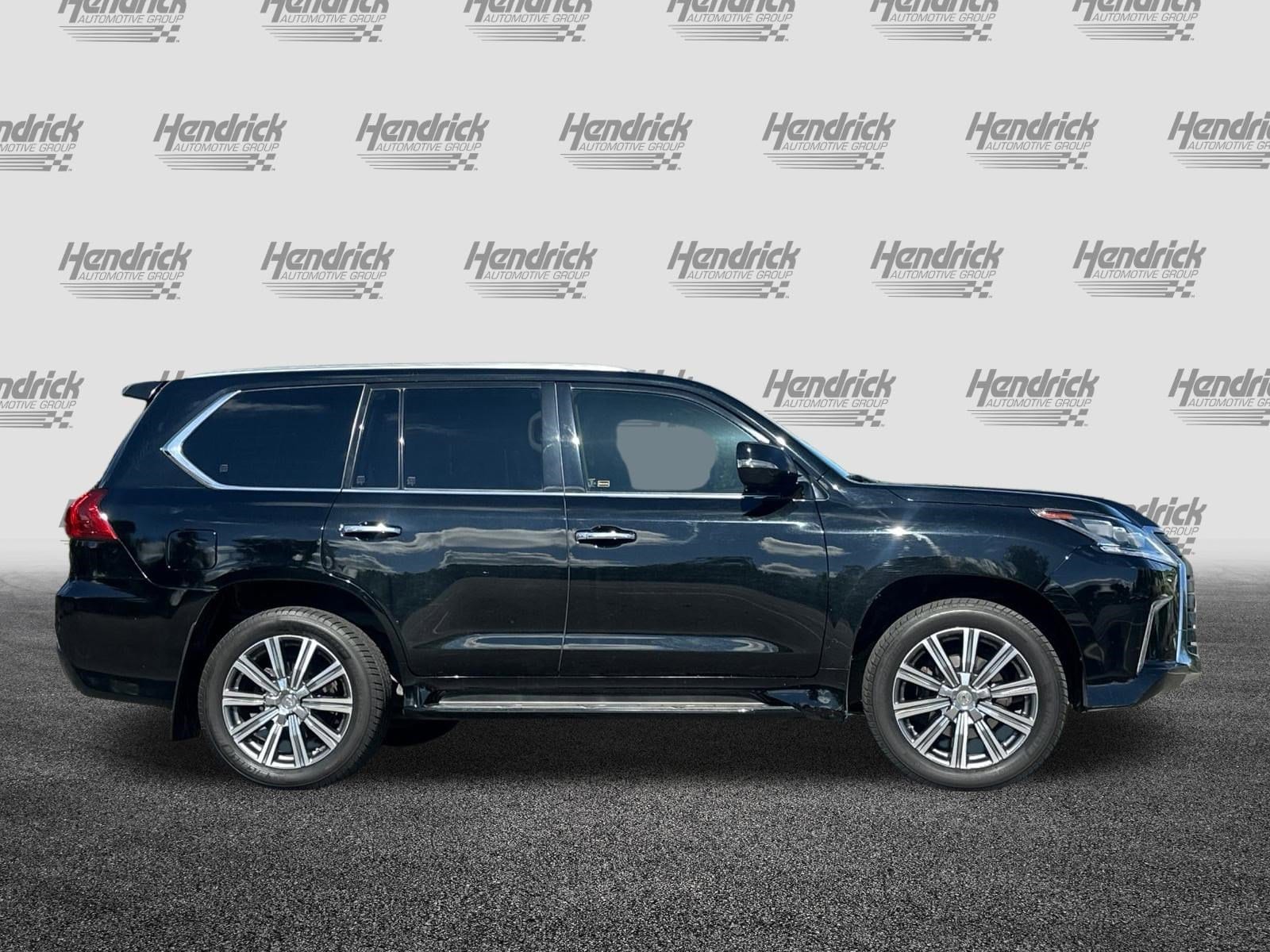 2017 LEXUS LX 570 photo 2