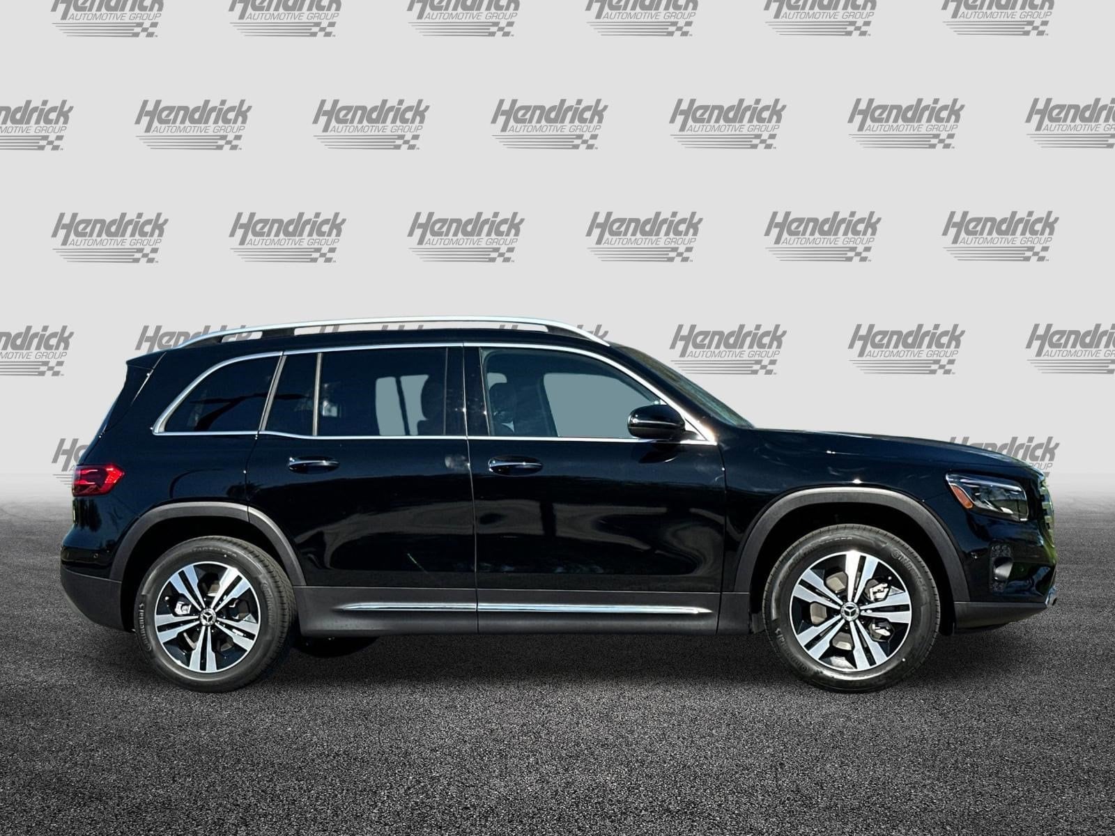 2025 Mercedes-Benz GLB 250 photo 2