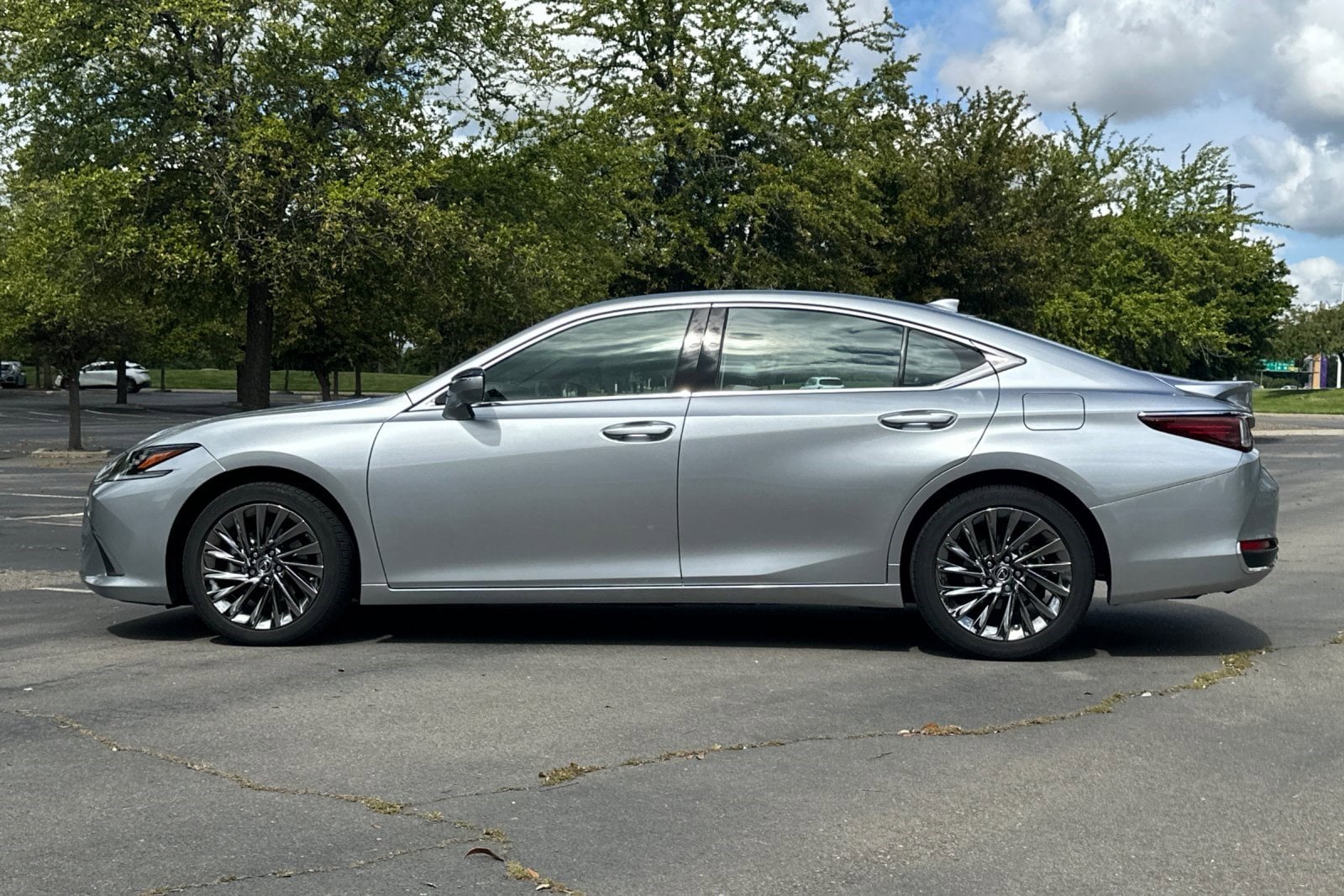 2024 LEXUS ES 300h 300h Luxury photo 6