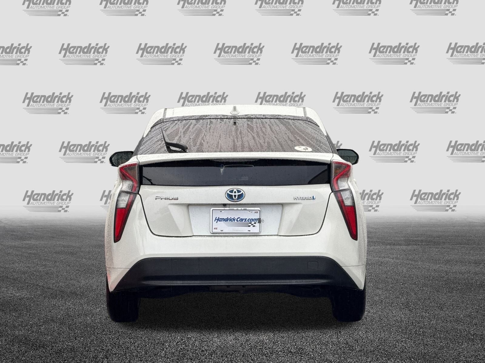 2016 Toyota Prius Three photo 4