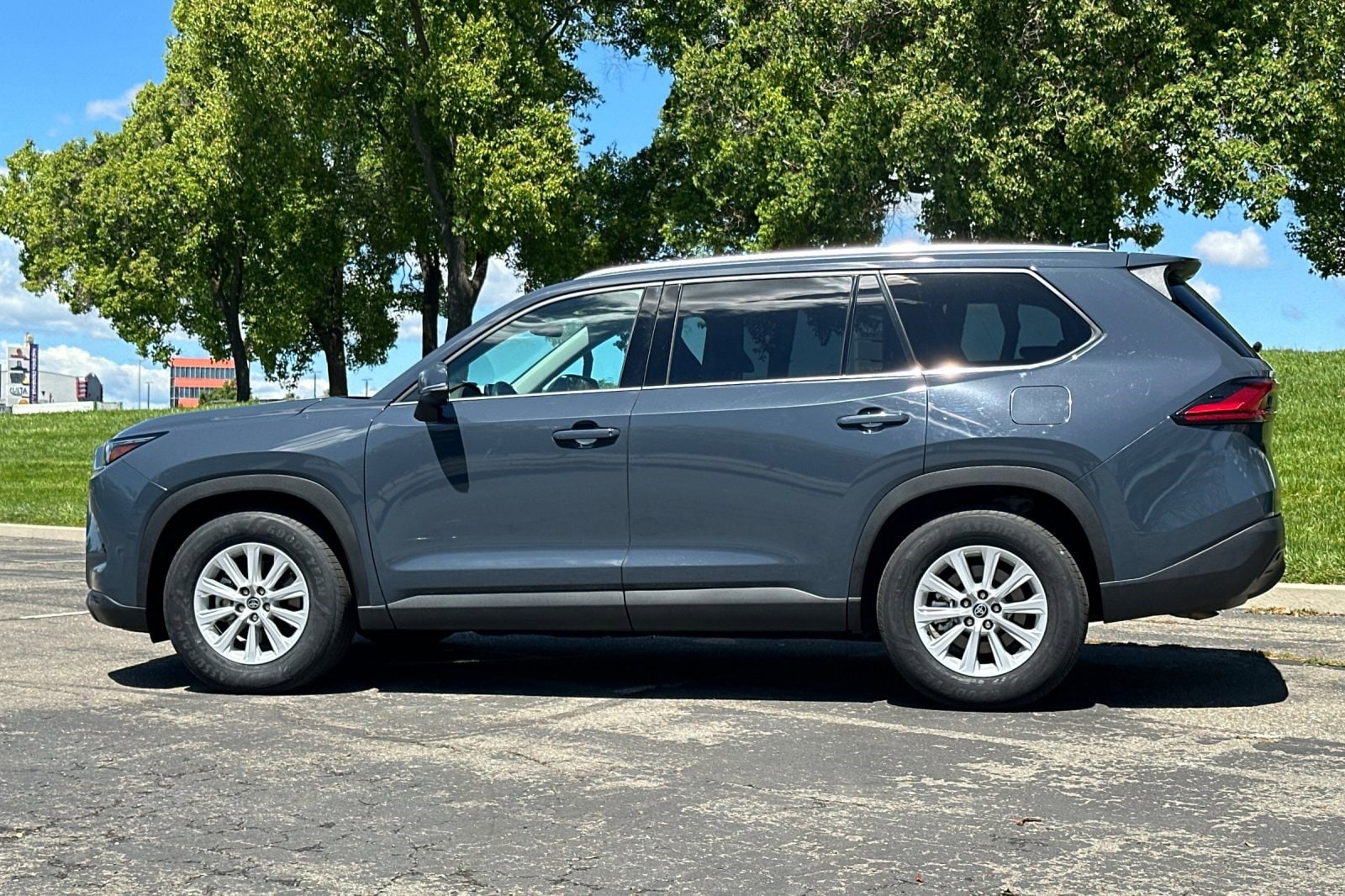 2024 Toyota Grand Highlander XLE photo 6