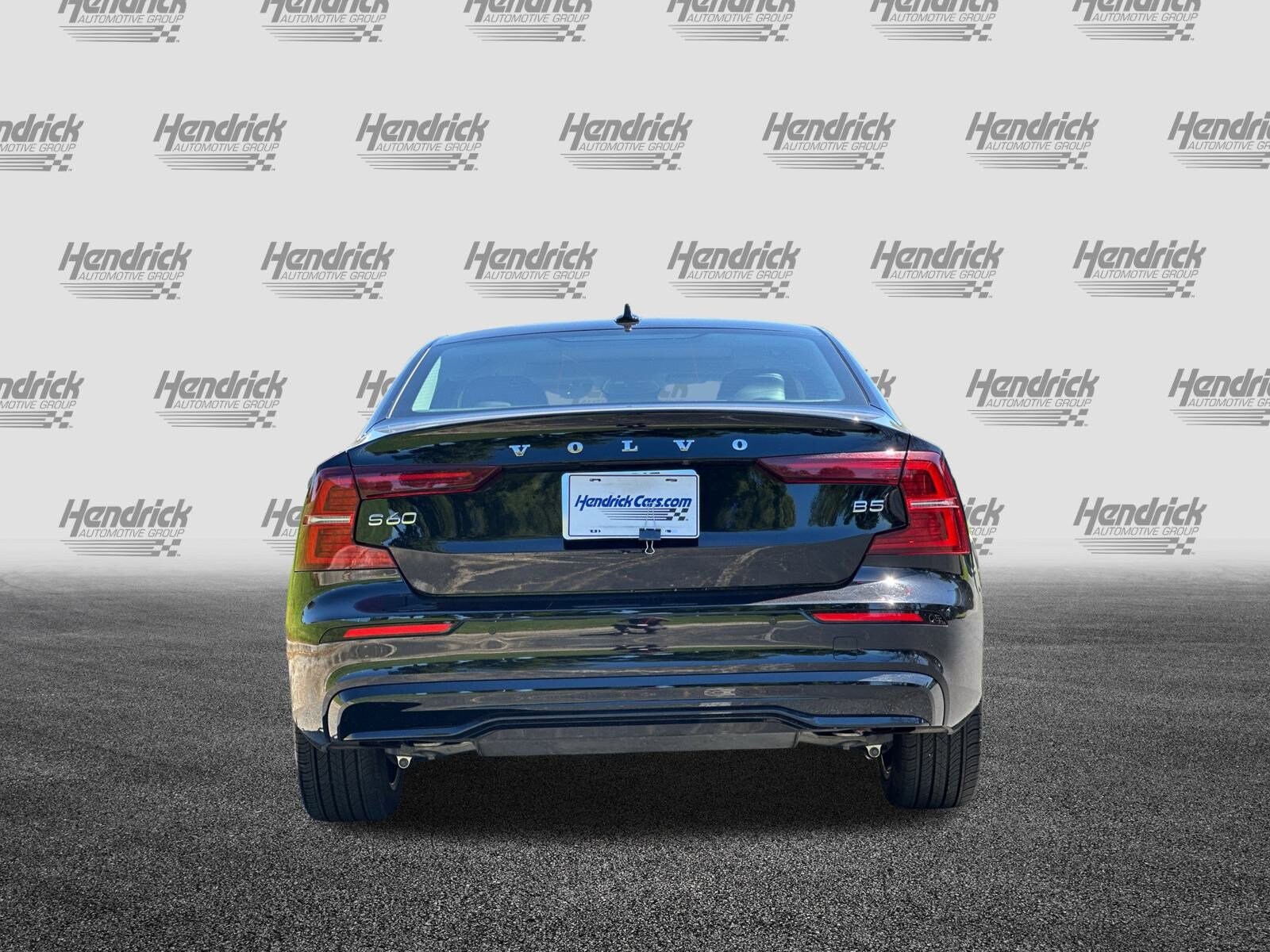 2025 Volvo S60 Core photo 4