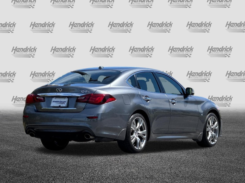 Used 2016 INFINITI Q70 Sedan