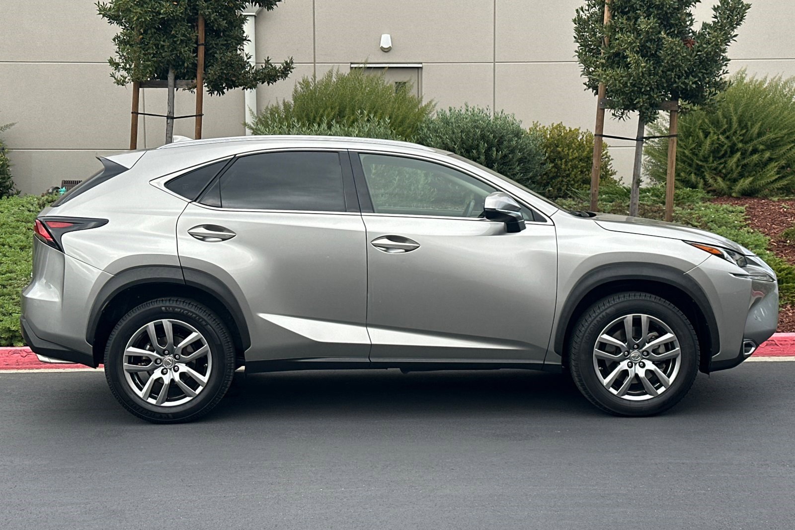 2016 Lexus NX 200t AWD photo 3