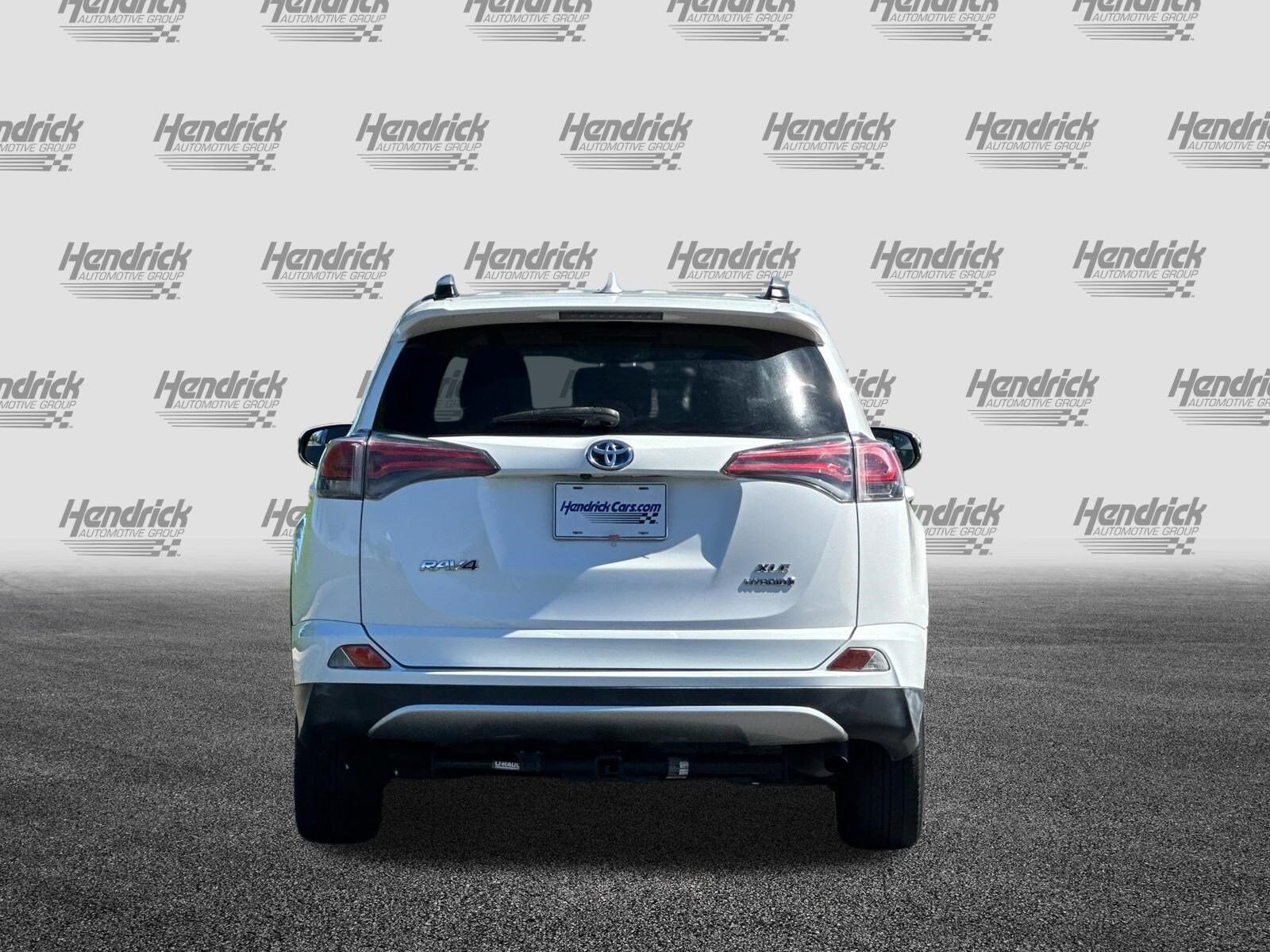 2016 Toyota RAV4 Hybrid XLE photo 4