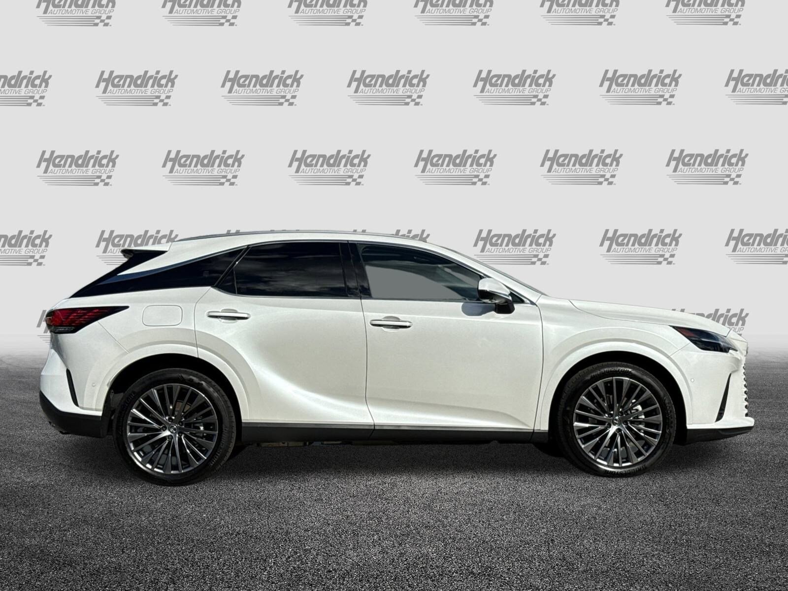 2025 Lexus RX 450h Luxury photo 3