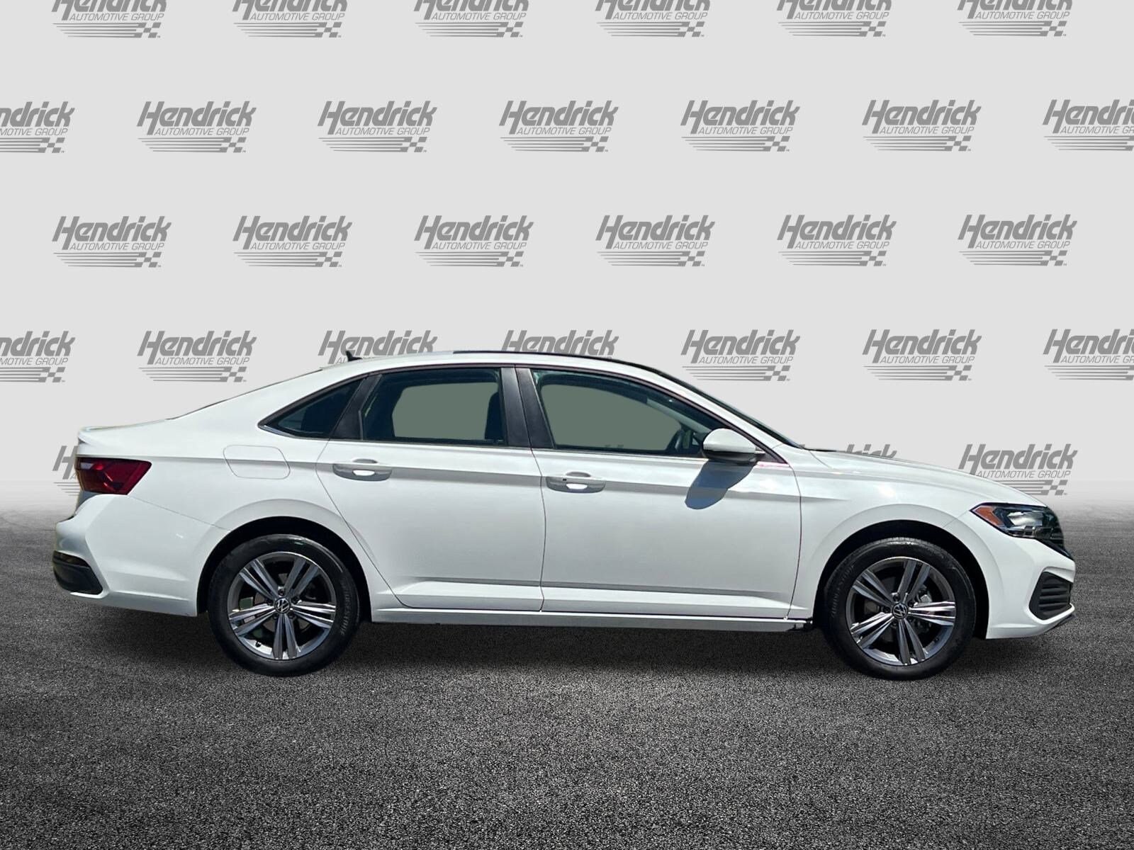 2023 Volkswagen Jetta SE photo 2